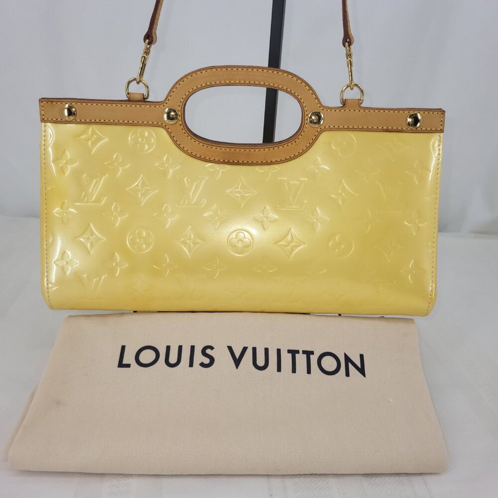 LOUIS VUITTON "Vernis Roxbury Drive Perle" Bag - LV Embossed Monogram *COA